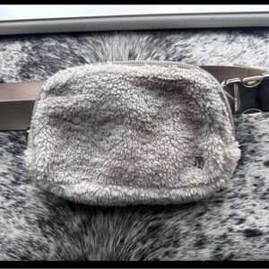Lululemon Sherpa belt bag